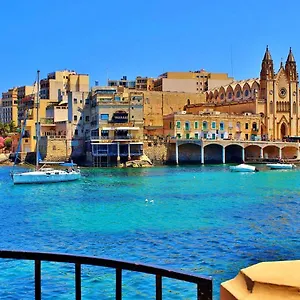 Spacious Steps To The Promenade , Sliema Malta